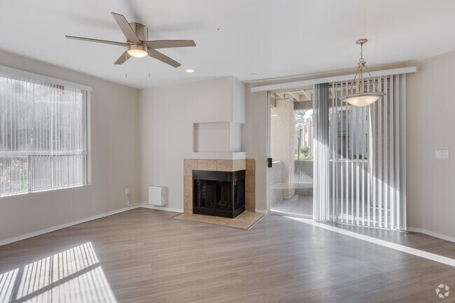2BR, 2BA - 988SF - Living Roon