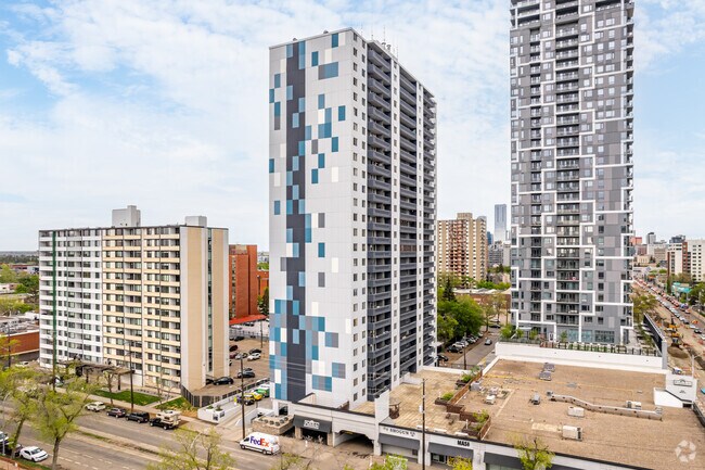 Building Photo - The Pinnacle