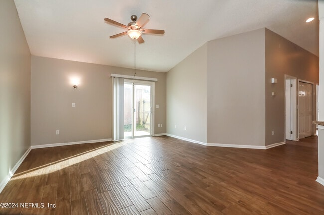 Photo - 9845 Paddlewheel Dr W