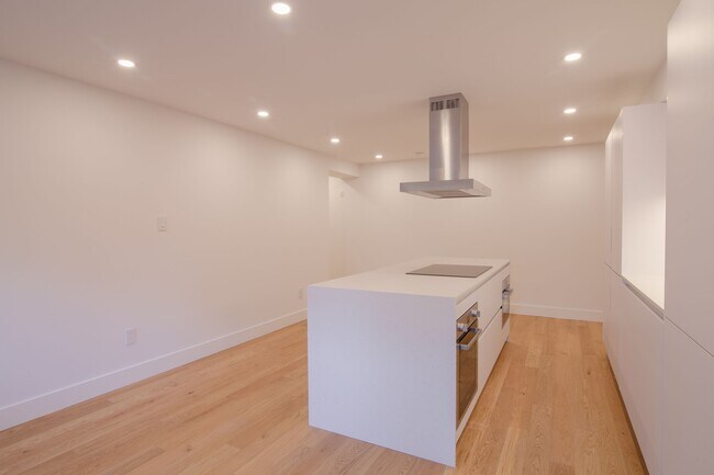 Photo - 3421 Drummond