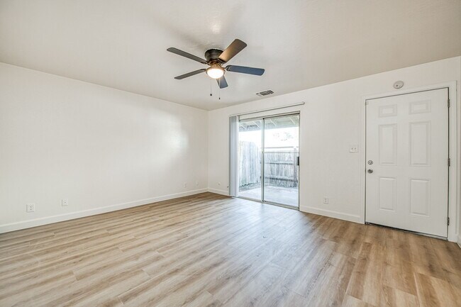 Photo - 3221 E Normal Ave