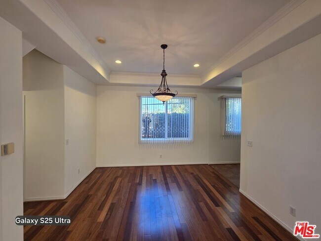 5242 Vesper Ave Unidad 8