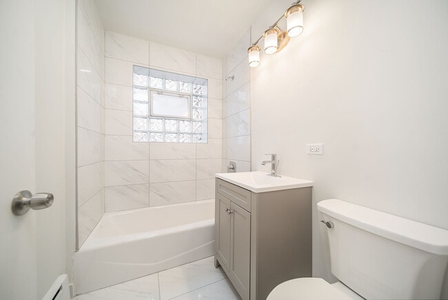 Photo - 5201 W Wellington Ave Unit 1E