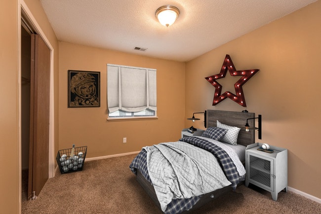 Photo - Spring Hill Plaza Apartments