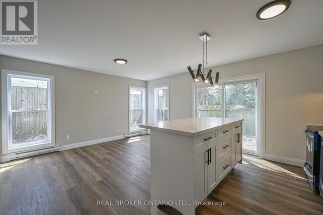 Photo - 685 Frederick St