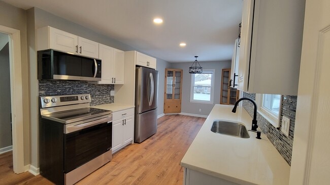 Building Photo - 3643 E Van Norman Ave