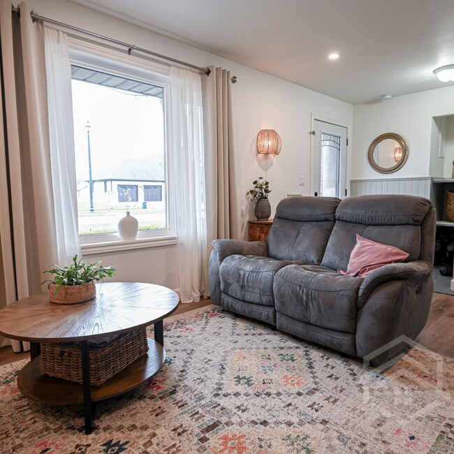 Photo - 71 North Street W