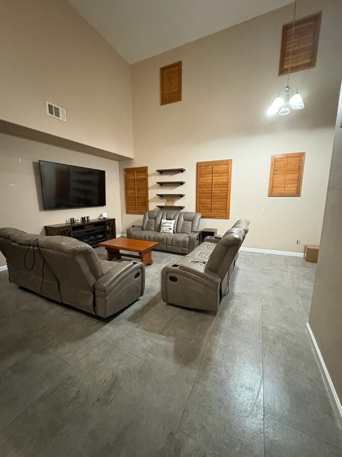 Photo - 37353 Rutland St