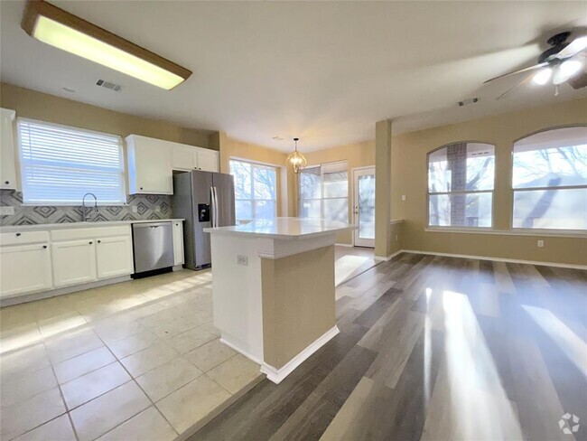 Building Photo - 2219 Speidel Dr Rental