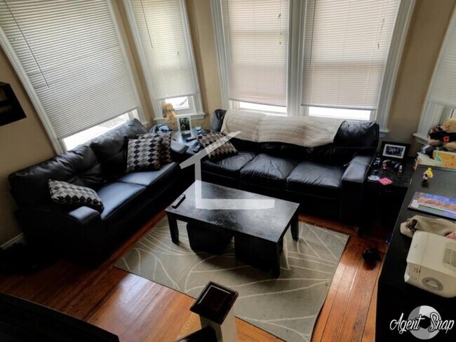 Photo - 208 Kelton St