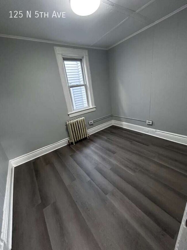 Photo - 125 N 5th Ave