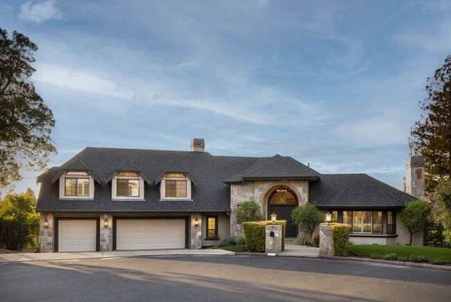 Building Photo - 4 Bed 3.5 Bath In Round Hill Estates North