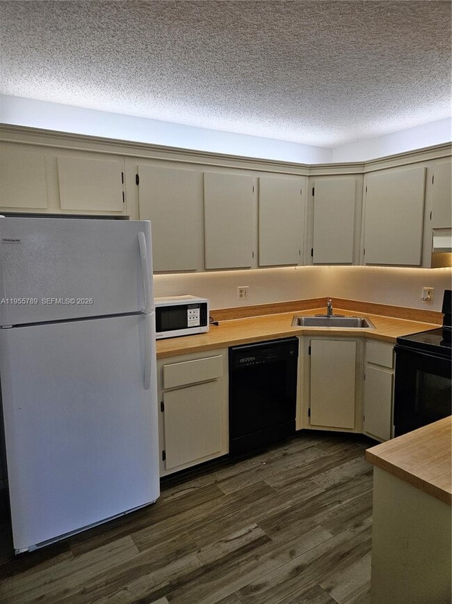 Photo - 441 Pine Glen Ln Unit A-2