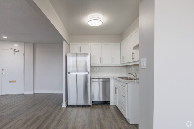 2BR, 1 BA - 900SF - Kitchen