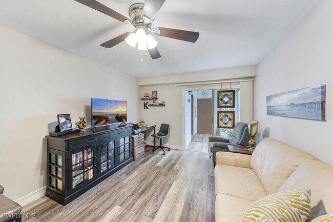 Photo - 402 Bristle Cone Ln