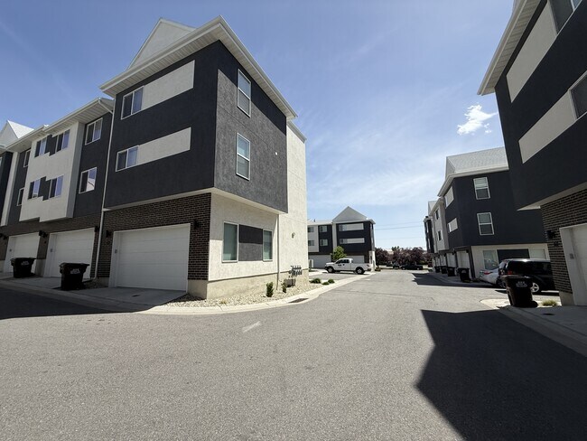 Photo - 63 E Hamblin Ln