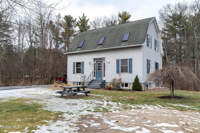 Building Photo - 4 Easy St