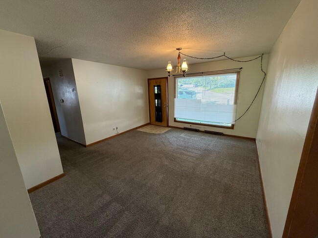 Photo - 3 Bedroom Single family with fenced in yard