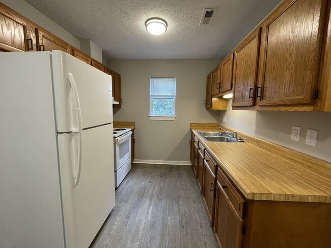 Photo - 119 W Vail Ct