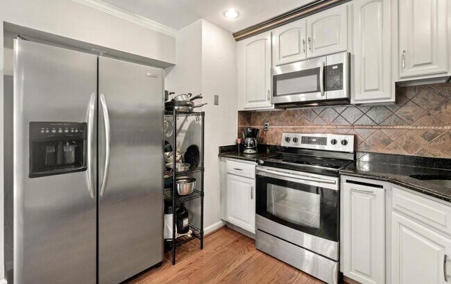 Photo - 19602 Labelle Ct