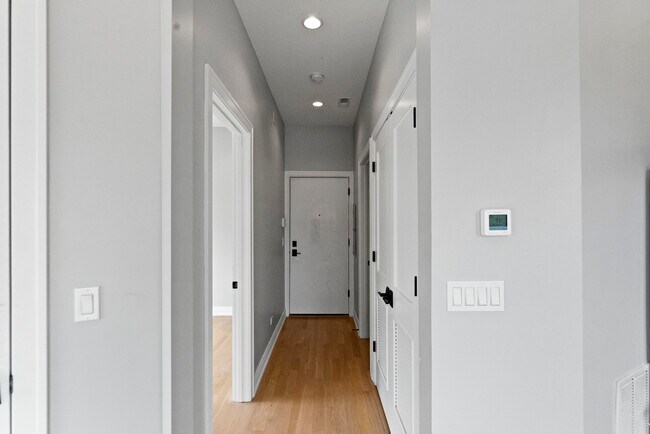 Photo - 1050 W Cornelia Ave Unidad 402