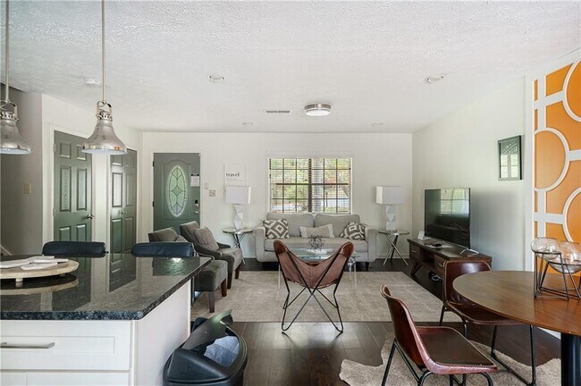 Photo - 942 Cadencia Way SW