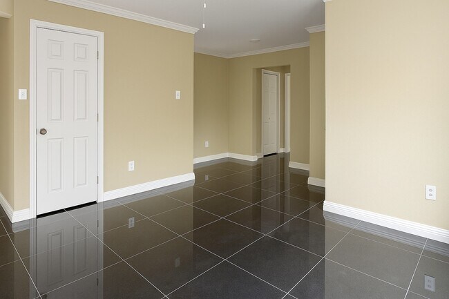 Photo - 4719 Clay St Unidad 2