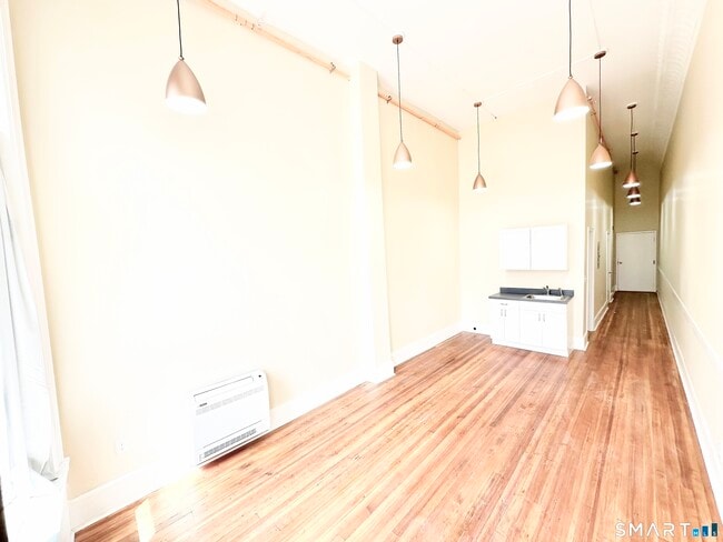 Building Photo - 105 Bank St Unit 4A