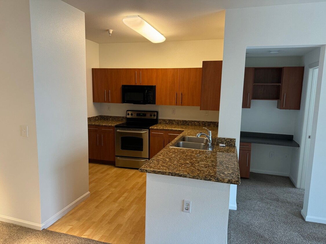 2 Bed 2 Bath Spacious Condo in the Heart o... - 2 Bed 2 Bath Spacious Condo in the Heart o...