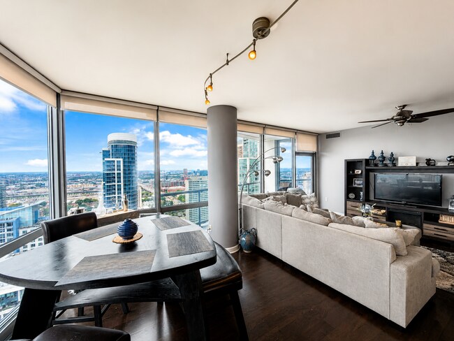 Photo - 1235 S Prairie Ave Unit 3305