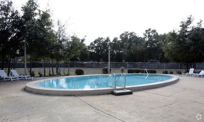 Pool - Millwood Apartments