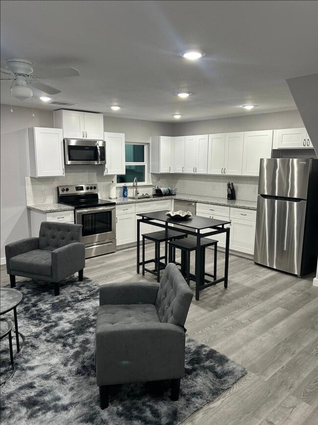 Building Photo - 4616 Shreveport Blvd Unit A