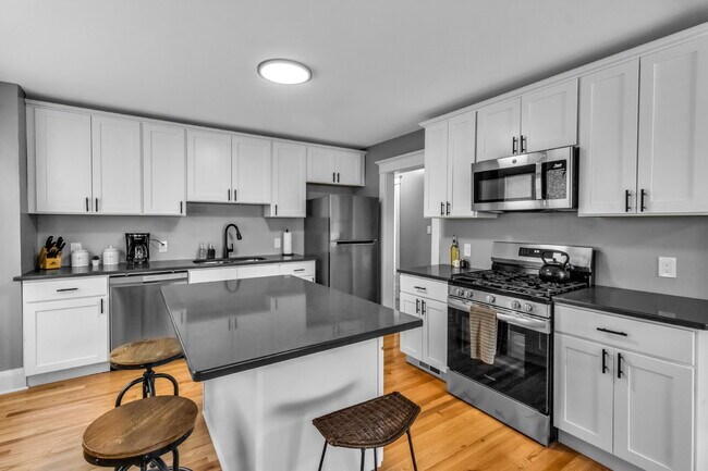 Photo - Furnished 7-Bedroom, 4-Bath Whole House in North Buffalo Unit H