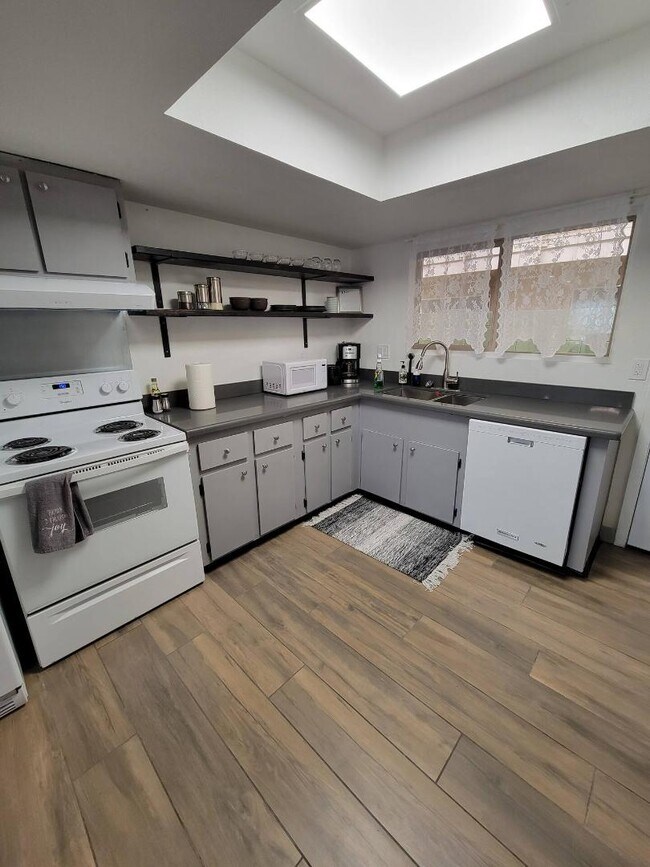Photo - 8101 N 33rd Dr