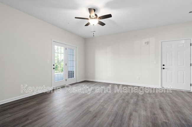 Photo - 212-B-212 E Johnson Cir