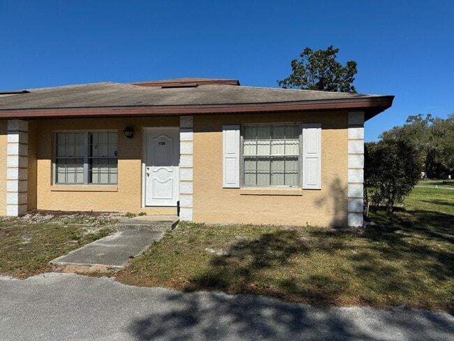 Building Photo - Spacious 3 bedroom, 2 bathrooms multiplex unit.