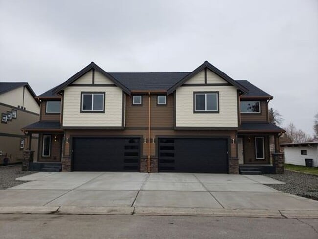 Building Photo - Lease Up- Custom Spokane Duplex Unit 825 Johnson Road Rental