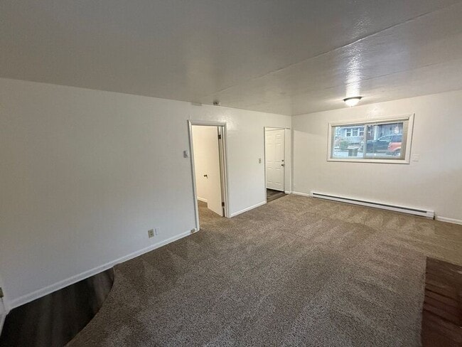 Photo - 231-295 Kearney St S