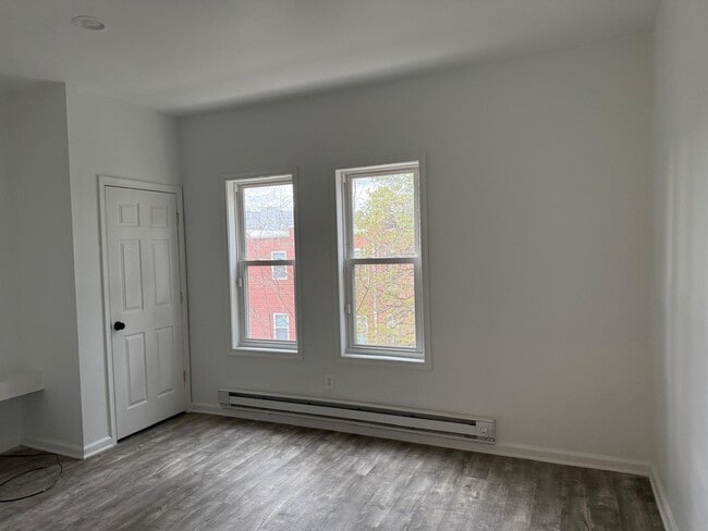 Building Photo - 439 W Bringhurst St Unit #2