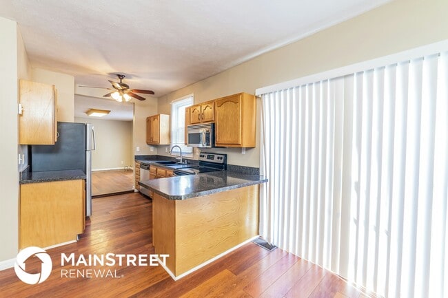 Photo - 1422 Longfield Ave