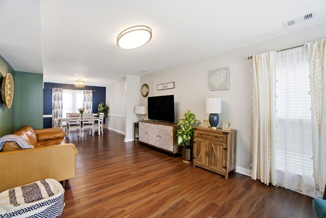 Photo - 1097 Honeycutt Way