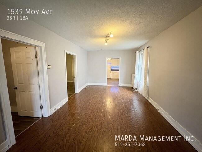 Photo - COZY 3 BED/ 1 BATH HOME IN WALKERVILLE - PLUS HYDRO, WATER & GAS!