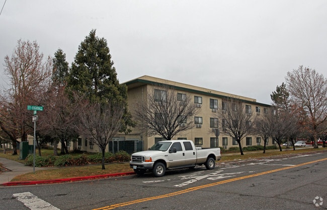 Foto principal - Metropolitan Gardens Apartments