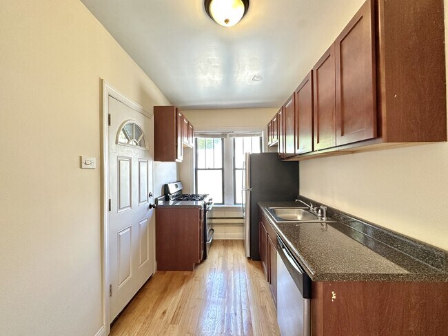 Photo - 1034 W George St Unit 53