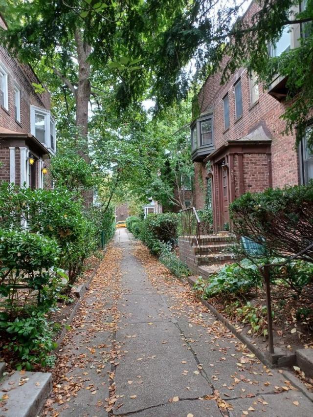 1 bedroom in SUNNYSIDE NY 11104 Condo Unit 2R Condo for Rent in