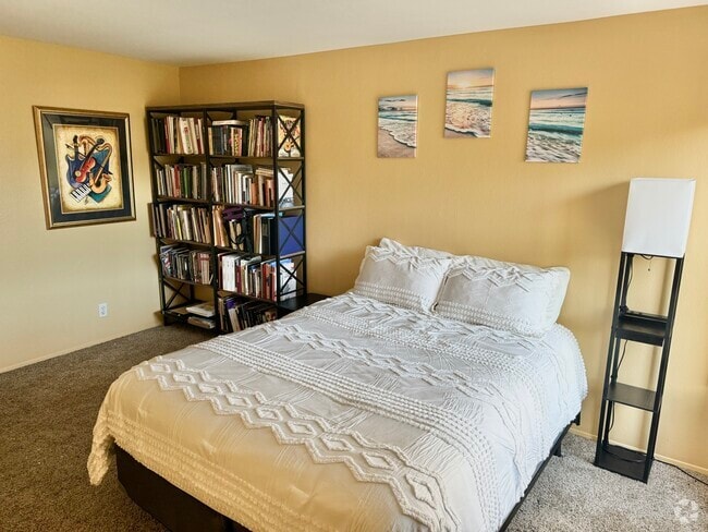 Building Photo - 7255 Navajo Rd Unit C200 Furnished Room Rental