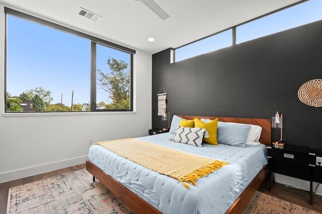 Photo - 3406 E 17th St