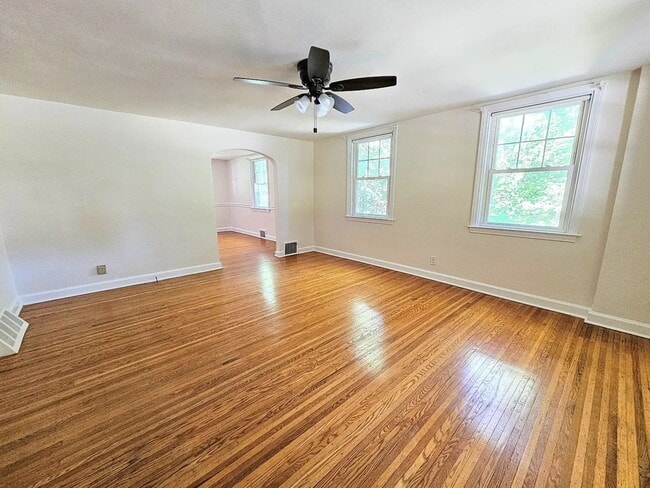 Photo - 738 E Railroad Ave