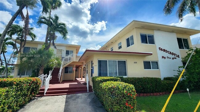 Building Photo - 505 S Ocean Dr Unit A1 Rental