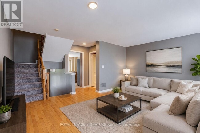 Photo - 250 Richvale Dr S